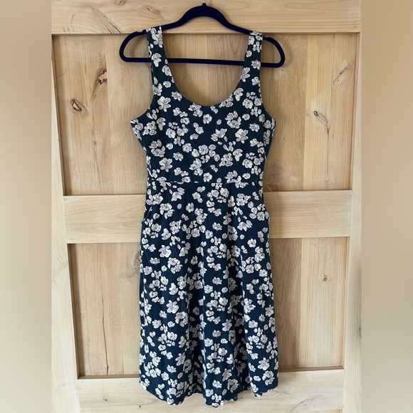 Pact Dresses & Skirts - Pact Fit  Flare Tie Back Reverie Dress French Navy with Floral Print. SMALL. EUC